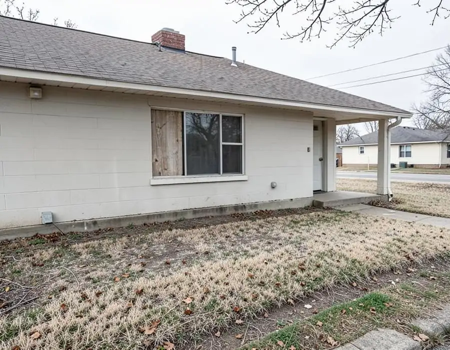 Vacant Texas property with boarded window